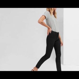 Everlane Mid-Rise Skinny Jean - Black